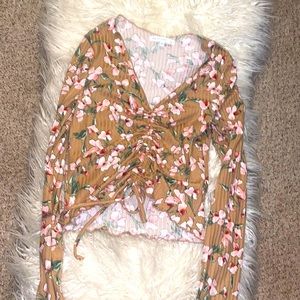 Super cute long sleeve flower print top